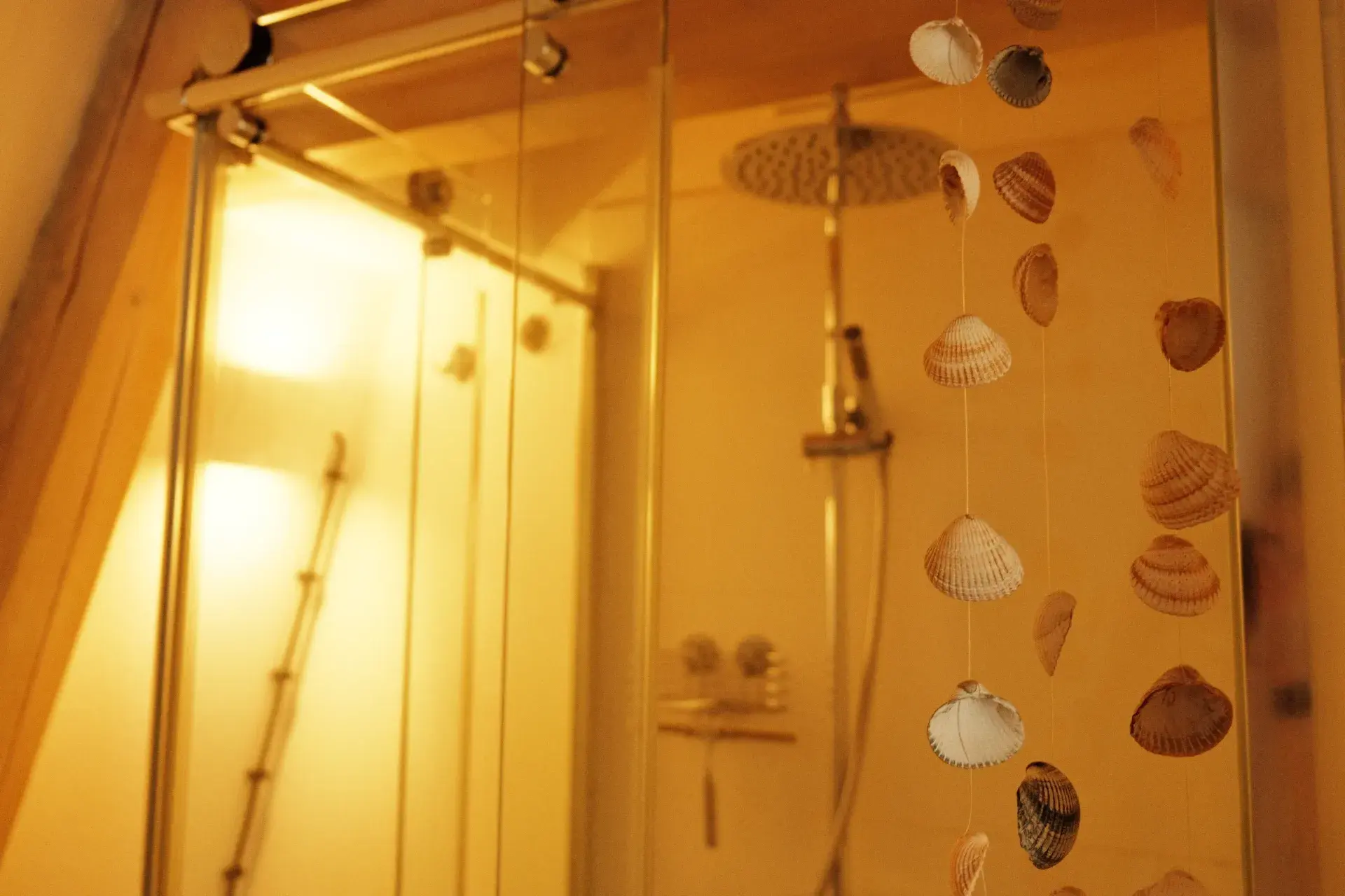 Badezimmer der Himmelsleiter mit Dusche
